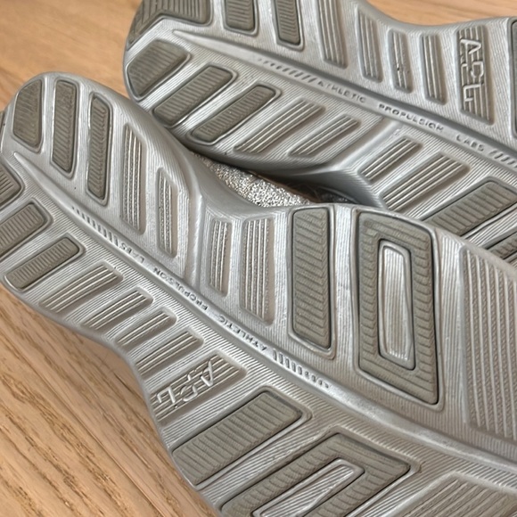 APL Metallic Silver TechLoom Phantom in Size 6 - Picture 7 of 10